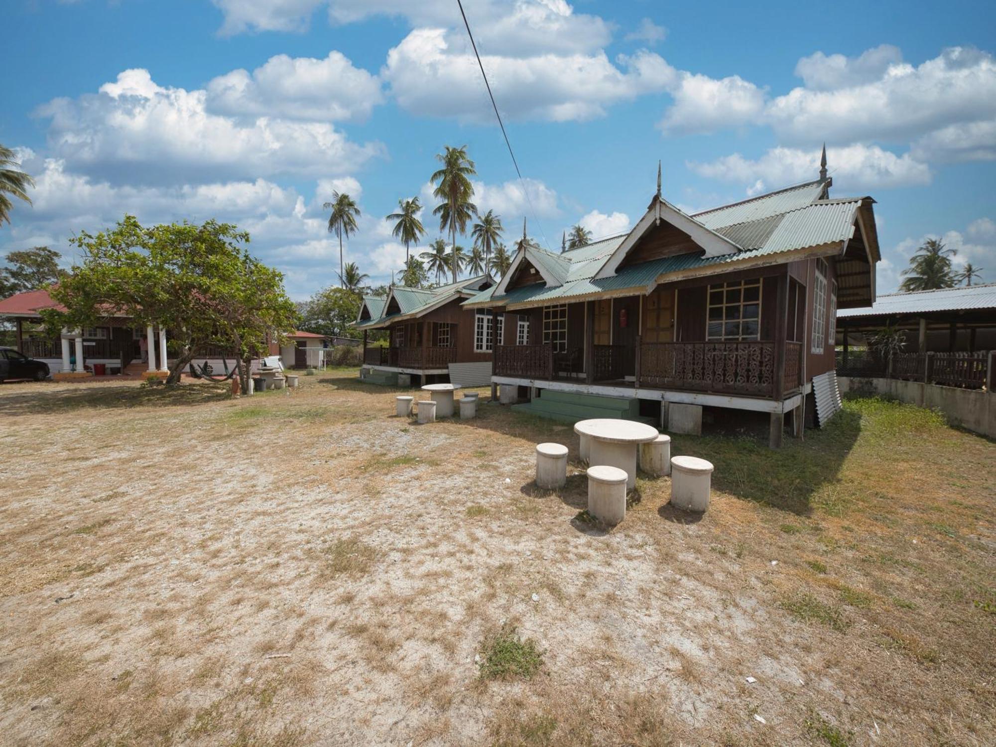 Oyo 90968 Teratak Samuderakita, Chalet & Guesthouse Kampong Gong Badak Extérieur photo