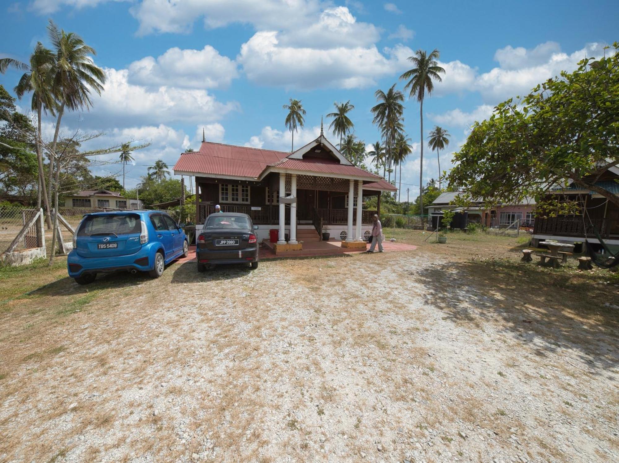 Oyo 90968 Teratak Samuderakita, Chalet & Guesthouse Kampong Gong Badak Extérieur photo